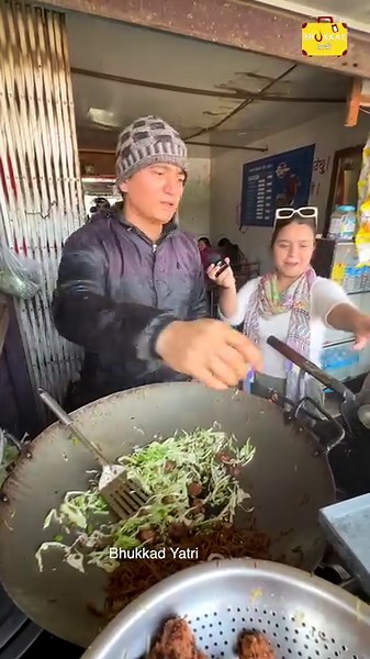 Chicken Chowmien In Nepal 😋 Nepal Street Food | Bhukkad Yatri