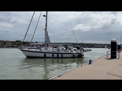 Leon explains: "Spronging off" a dock