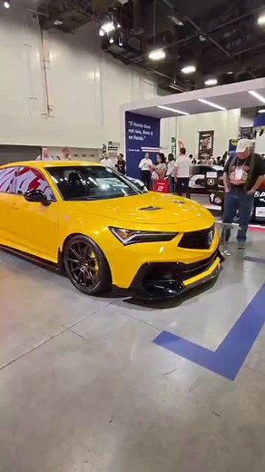 #Acura brought the Integra Type S HRC Edition prototype to SEMA this year. What do you think of it? #AcuraIntegra #IntegraTypeS #HRC #modified #manual #savethemanuals #carsofinstagram #cargram #roadandtrack Video by @zacpalmerr | Road & Track Magazine