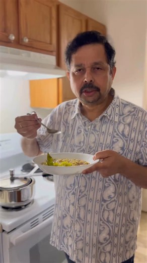 Uma Raghuraman on Instagram: "Save and try this Chow Chow/ Chayote Squash Recipe. Chow Chow/Chayote Squash Poriyal by Masterchefmom: 2 Chayote Squash/ Chow Chow 1-2 tsp oil 1/2 tsp urad dal 1/2 tsp chana dal 1/2 tsp mustard seeds 3-4 dry red chillies( adjust) 1/8 tsp turmeric powder salt to taste 2 tbsp grated coconut( use fresh or frozen) Tastes amazing ! Do try 👍🏻 You are sure to get loads of compliments. Waiting to hear your feedback. #chowchowporiyal #chowchowkari #chowchowthoran #chayotes