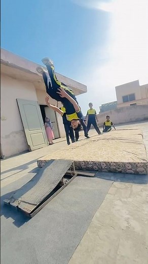 how to do a backflip without getting hurt #parkour #gymnastics #freerunning #flips#acrobatics