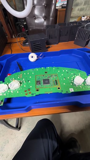 Instrument Cluster Repair: Swapping Eeprom for a Mercedes E350