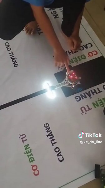 Lập trình robot dò line cho sinh viên STEM