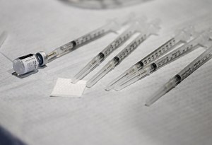 2025 flu vaccines arrive at pharmacy chains. When's the best time to get one?