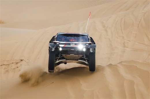 Sébastien Loeb remonte au pied du podium : « Tout peut encore arriver »