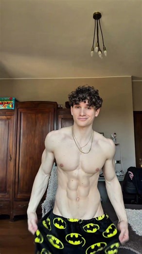 JUST FLEX #aesthetic #strongabs #motivation #abs #fitness #muscle #posing #morningroutine #grwm