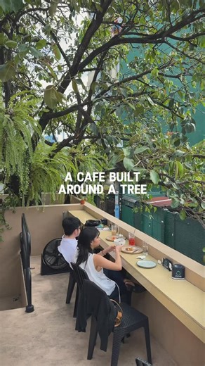 Remy on Instagram: "Treehouse is Poblacion’s latest cafe for you to try Makati. The place is built around a tree! Tho you can grab 2 cups of coffee for the price of 1 or 1 cocktail for cheaper by swapping your GBs via the GOMO app."