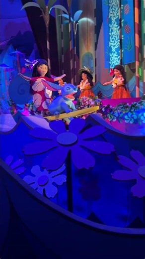 It’s a small world Lilo and stitch Disneyland 9/24/25 ‪@DisneyParks‬