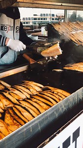 🐟 The BEST Fish Sandwich in Istanbul! 🥖 If you’re in Istanbul, you simply can't miss one of the city's most popular street foods – the balık ekmek (fish sandwich)! 🐠 Eminönü and under the Galata Bridge, you’ll find the most legendary fish sandwich stalls. These places are a must-visit for locals and tourists alike. 🌉 📍 Eminönü: The heart of Istanbul’s fish market, where you can watch fishermen preparing your sandwich fresh off the grill! 🔥 📍 Galata Bridge: With its incredible views of the