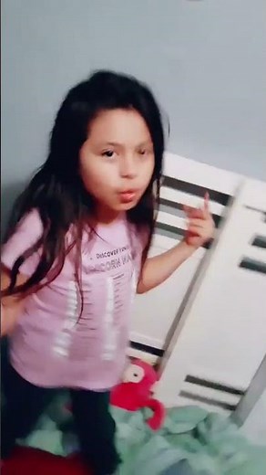 Girl Dances to Music in Her Bedroom#dance #kidsdance #fun #bedroomdance