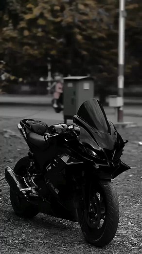Sleek Black Motorcycle Showcase: Design and Features