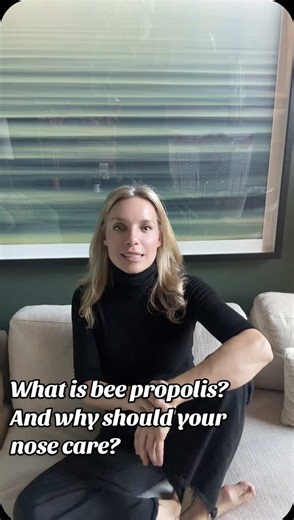 Have you seen bee propolis nasal sprays all over the internet? 🐝 Let’s talk about whether they actually help your nose Bee propolis is a resin-like substance made by bees. It’s known for antimicrobial and anti-inflammatory properties In lab, animal, and human studies, propolis has been shown to reduce inflammation, fight bacteria, and support mucosal healing—which is why people are curious about using it in the nose. Small human studies and randomized trials—mostly in allergic rhinitis and uppe