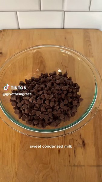 Easy 2 Ingredient Fudge Recipe Anyone Can Make