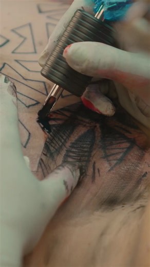 🌑✨ Whether you're a beginner looking to expand your skills or an experienced artist wanting to refine your techniques, this workshop is perfect for you. Don't miss out on this opportunity! 🎨🖊️ #TattooWorkshop #TattooArt #LearnToTattoo #InkMasters | Lily Lu