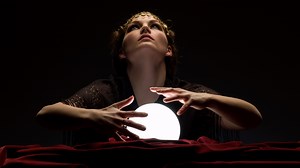 Predicting the Future Primes Your Brain for Learning