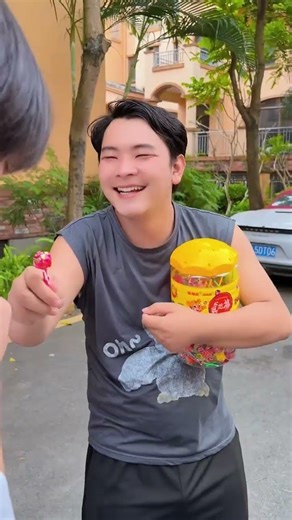 黑天使阻止小孩吃棒棒糖#cosplay #funny