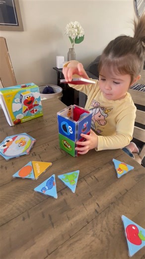 Watch Seasame Street - Colors with Elmo Magnetic Playset on Amazon Live