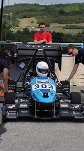 CFS finally jumping onto the trend 👀 #chalmersuniversityoftechnology #chalmersformulastudent #formulastudent #manufacturing #monocoque #frame | Chalmers Formula Student