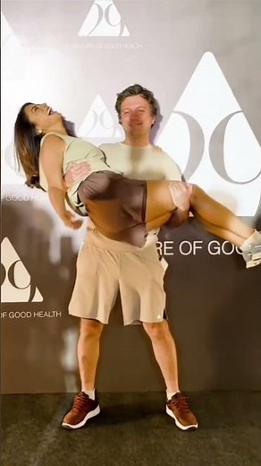 Shriya Saran kiss hot scenes| Actress Shriya Saran kissing, hugs her husband at event spotted smooch