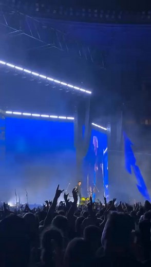 ⚡️ METALLICA M72 WORLD TOUR ⚡️ SETLIST COMPLETO – PERTH, AUSTRALIA 🇦🇺 Metallica concluyó hace instantes su presentación en el Optus Stadium de Perth, marcando una nueva fecha dentro de su gira mundial M72 World Tour. El público australiano presenció un show potente, con una selección equilibrada entre clásicos históricos y temas de su más reciente trabajo, 72 Seasons. 🎸 Setlist: 1. Creeping Death 2. For Whom the Bell Tolls 3. Holier Than Thou 4. Fuel 5. The Unforgiven 6. Wherever I May Roam 7