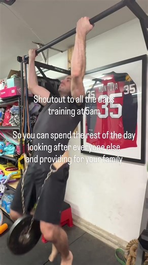 Dads understand this schedule.Early mornings build strong families. #dadlife #fitdad #garagegym