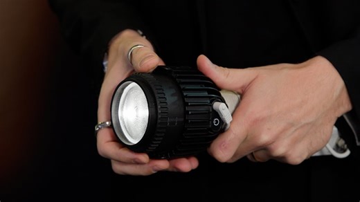 Astera SolaBulb – 50W PAR-bulb-equivalent output & industry-first 15°–50° zoom First look IBC 2025 - Newsshooter