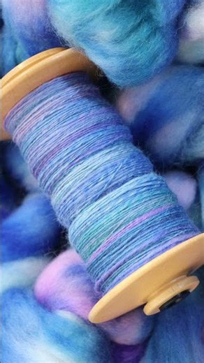Dyeing to Spin is Back! Let's work on spinning my hand dyed roving!