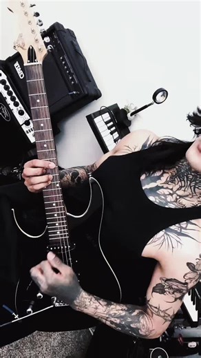 Guitar Practice: Simple Chords & Lyrics for Beginners