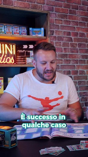 "Calciatori è il simbolo del calcio ed esserci vuole dire tanto" Il nostro Stefano Melegari ci ha raccontato alcune curiosità su come spesso squadre, calciatori, procuratori o addirittura i genitori scrivono alla redazione per "protestare" 😂😂 Guarda l'Unwrap di Calciatori Anteprima su Youtube ➡️ bit.ly/PaniniYouTube #CalciatoriPanini #CeloCeloManca #Panini #Unwrap #PaniniUnwrap #CalciatoriAnteprima #Calcio #Sport #Football #Figurine #Stickers #FantaTeam | Panini Sport Italia