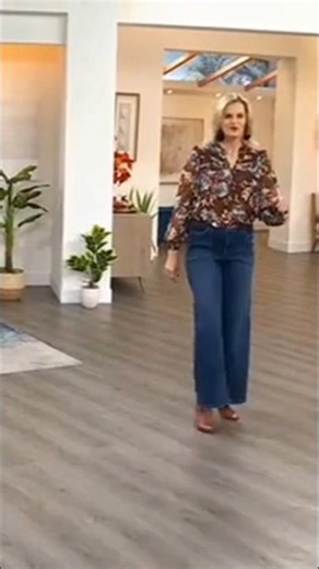 HSN model modeling jeans 8114
