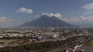 ¿Cómo demostramos que con Clip Pro se pueden hacer transacciones desde cualquier lugar? Nos fuimos hasta Monterrey y le dimos la terminal más completa de México a 2 comerciantes con negocios totalmente diferentes 🥙👞. Ve lo que pasó: | clip