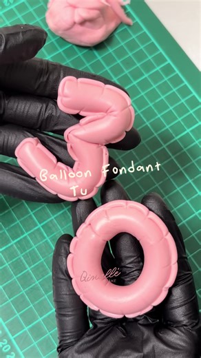 a full tutorial video on making balloon-shaped fondant decorations. enjoy!😍🎈#fondantdecoration #fondanttutorial #cakedecoration #caketutorial #baker