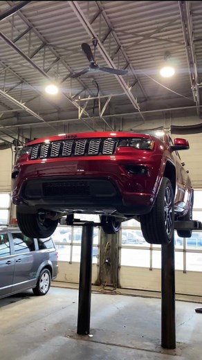 592K views · 4.4K reactions | Under the Jeep Grand Cherokee 2022 old style. #jeepgrandcherokee #dodge #Chrysler #chryslercanada #dodge Dodge Jeep Chrysler Jeep Middle East Jeep Canada Jeep Italia Dodge Perú | Naqib Zaher | Facebook