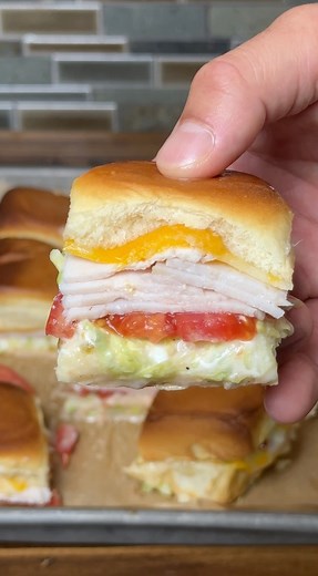 TURKEY AND PEPPER JELLY SLIDERS! 😋 Ingredients: -King’s Hawaiian Original Hawaiian Sweet Rolls -8 oz cream cheese (softened) -1/2 jar of pepper jelly -1 lb roasted turkey -Colby jack cheese -1 Tomato (sliced) -1 c shredded lettuce -Salt and pepper to taste Preparation: 1. Cut King’s Hawaiian Original Hawaiian Sweet Rolls in half lengthwise, then combine softened cream cheese and pepper jelly and spread on the bottom half of rolls 2. Assemble sliders with shredded lettuce, tomato slices (season