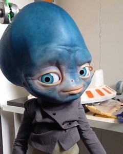 10K views · 269 reactions | Animatronic Alien designed and sculpted by @tomblakedesign with animatronics by Adrian Parish, created for the DKB bank commercial directed by John Nolan. -- #alien #animatronic #puppet #germany #creature #sculpt #cute #silicone #aliens #robots #robot #creatureshop | SFX ATLAS | Facebook