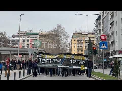 Πορεία για τα Τεμπη στο κέντρο