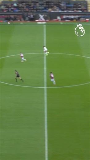 Declan Rice is a big reason Arsenal are six points clear at the top of the table 🤩 | Premier League