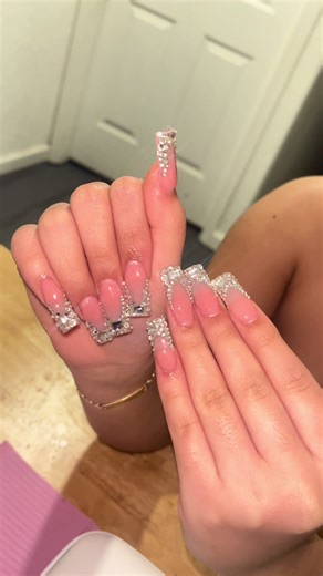 Stunning Bling Nail Inspirations for Your Next Manicure