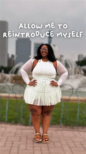 Hi, I’m Ellie, and I’m so glad you’re here! I’m a plus size fashionista who works a full-time job, lives at home with my parents and believes in balance—in every area of life. If you like looking cute, drinking iced coffee and trying new things, this side of the internet is for you 🫶🏾 More about me if you made it this far: - I’m from MS, lived in Chicago for 7 years and now I live in Indianapolis with my parents - I speak three languages: English, Spanish and French - I work a full-time job in