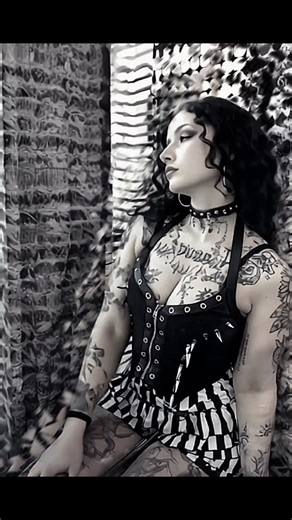 EL DiECi6EiS on Instagram: "Activu⚡️ y mi "METALONA" sigue modelando🔥 dale play a: "METALONA R3BORN" en cualquier plataforma digital y el visualizer en YouTube, este es el °3er〽️ grado y nada mas alto... Yo soy el arquitecto de la "METALONA" y esta es la fusión reggae-rock.🖤 Esto es: #6ixteenmusic #pradoeldieci6eis #activu #eldieci6eis #reggaeton #rock 🪐🤘🏼"