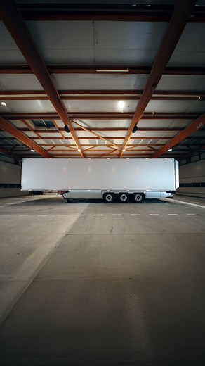 CHEREAU dévoile son nouveau concept : la Concept Trailer 🚛 Nous sommes fiers de vous présenter notre dernière innovation : un véhicule pensé pour allier performance, ergonomie et design. La Concept Trailer a été développée autour de quatre objectifs majeurs : - Optimiser la traînée aérodynamique - Préserver l’ergonomie et l’usage quotidien - Améliorer l’éclairage et la visibilité nocturne - Proposer un design moderne et innovant Nous sommes heureux d’annoncer que la Concept Trailer est officiel