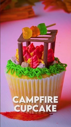 Gather around the campfire cupcake for a delicious treat 🏕️🧁
