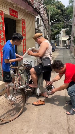 童年趣事，有同感吗？#笑到肚子疼 #哈哈哈娱乐一下😂😂😂 #万万想不到 #搞笑视频 #收废品 #捉鱼高手 #农村搞笑短剧 #搞笑日记 #真实户外 #我的农村生活 #万万没想到吧 #抓拍瞬间 #我的乡村生活 #开心一刻幽默笑话 #市场脉搏 #fblifestyle | 搞笑日记 Funny Diary