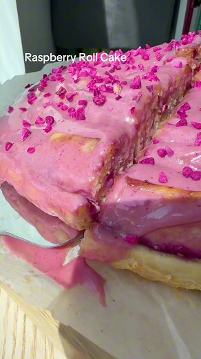 Raspberry Roll Cake Recipe: Easy and Delicious Homemade Treat