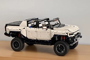 This Incredible Lego Hummer EV Can Crab Walk Like the Real Thing