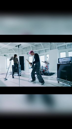 Machine Gun Kelly - Maybe feat BMTH