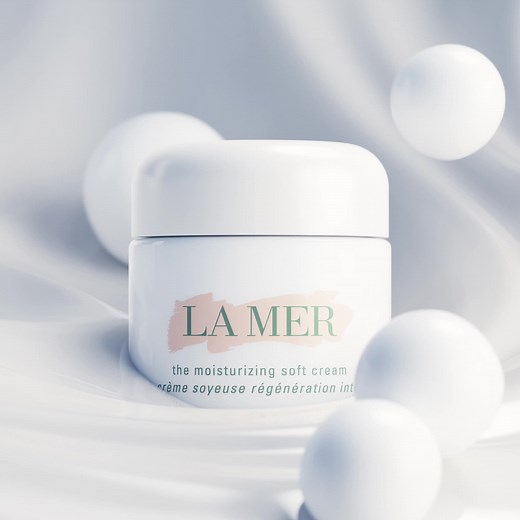 The Moisturizing Soft Cream contains a whole world of beautiful benefits in each and every one of its Moisturizing Spheres. Infused with cell-renewing #MiracleBroth and antioxidant-rich Lime Tea, each tiny sphere is held together by ultra-soft lipidic layers that give The Moisturizing Soft Cream its irresistible texture. That’s all to say, dip in and indulge. | La Mer