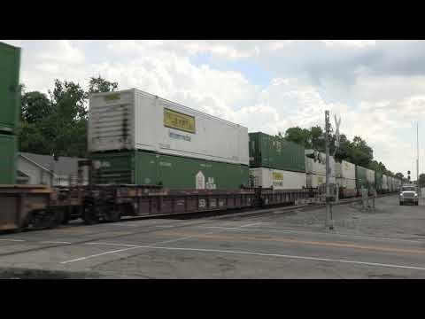 NORFOLK SOUTHERN GE AC44C6M Northbound Intermodal Container Train