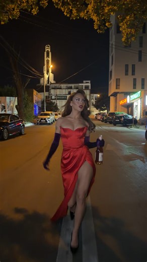 Lola | Jessica rabbit💋 | Instagram