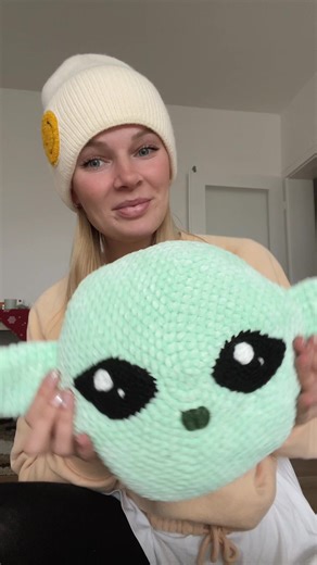 Crochet Baby Yoda Pillow 💚 #crochet #crochetersoftiktok #crochettiktok #babyyoda #babyyodagang💚